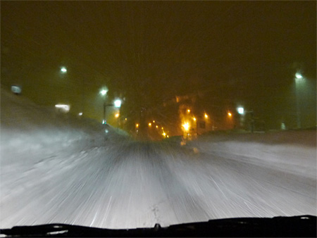 ( 除雪車、出動中 )
