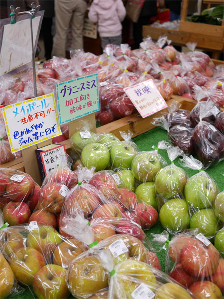 ( 産直さんちゃん店内 )