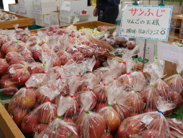 ( 産直さんちゃん店内 )