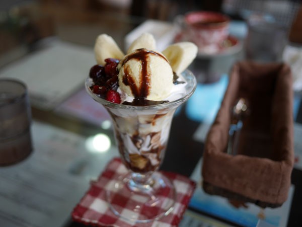 ( チョコパフェ600円 )