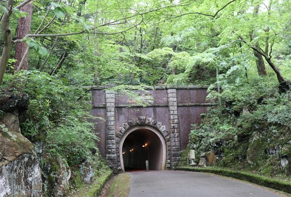 ( トンネル通過 )