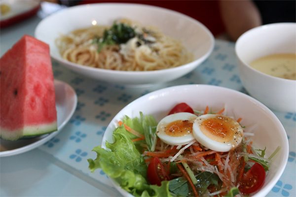 ( 日替わりランチ ドリンク付き1000円!)