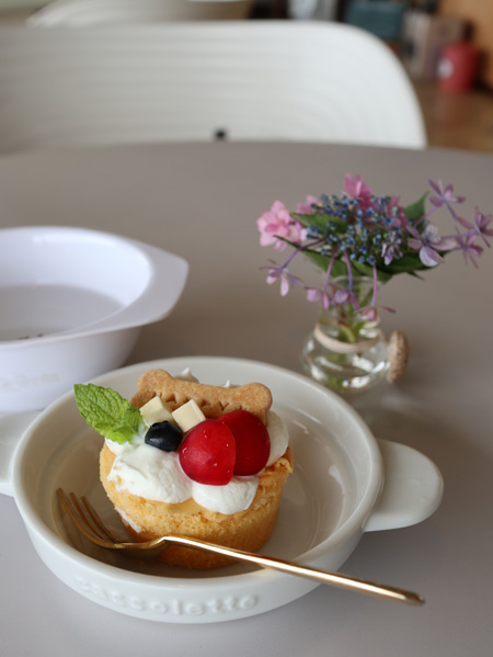 ( ヨーグルトクリームのシフォンケーキ )